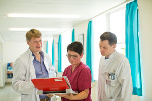 Prof. Veit Rohde auf Station am Universitätsklinikum Göttingen