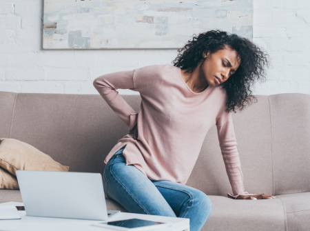 Patientin leidet unter Schmerzen Patientin leidet unter Schmerzen